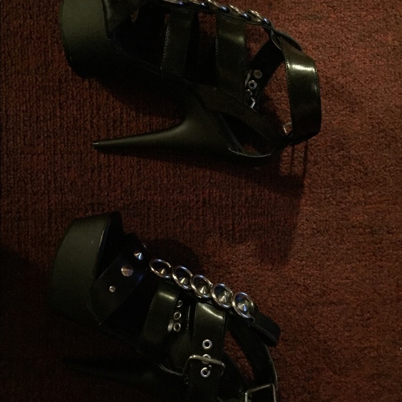 Sexy Stilettos - Picture 3 of 4